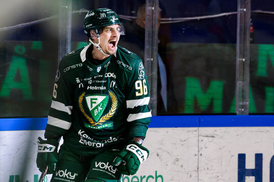 Färjestads David Tomasek jublar