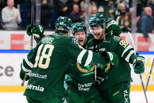 Färjestads Axel Bergkvist och Marian Studenic jublar