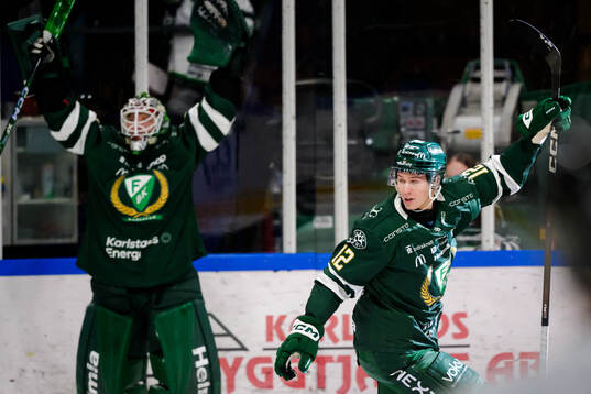 Färjestads målvakt Emil Larmi och Christoffer Jansson