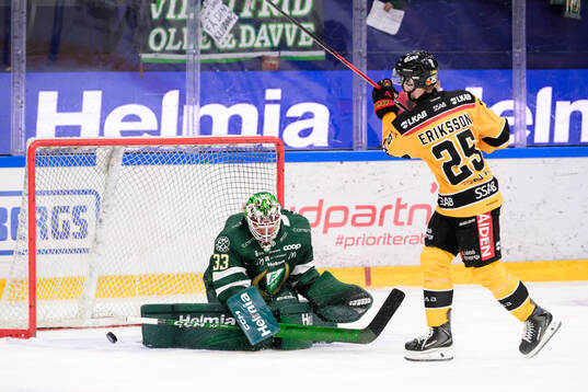 Färjestads målvakt Emil Larmi och Luleås Filip Eriksson