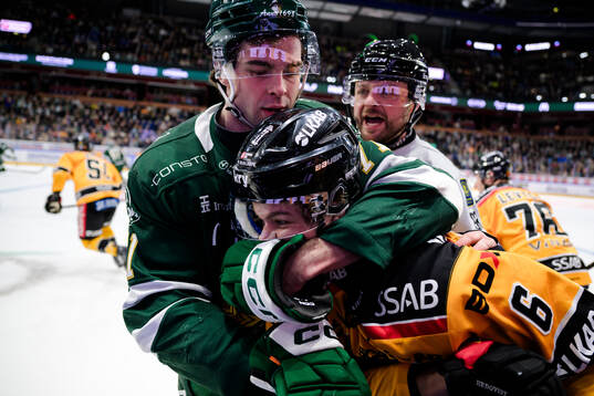 Färjestads Viktor Lodin och Luleås Isac Hedqvist