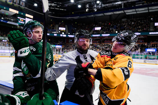 Färjestads Viktor Lodin och Luleås Isac Hedqvist
