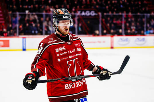 Örebros Linus Arnesson deppar