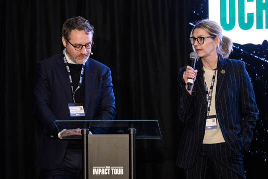 Moderator Martin Carlsson-Wall och Jenny Silfverstrand, VD