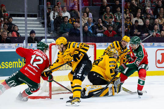 Frölundas Max Westergård mot Skellefteås målvakt
