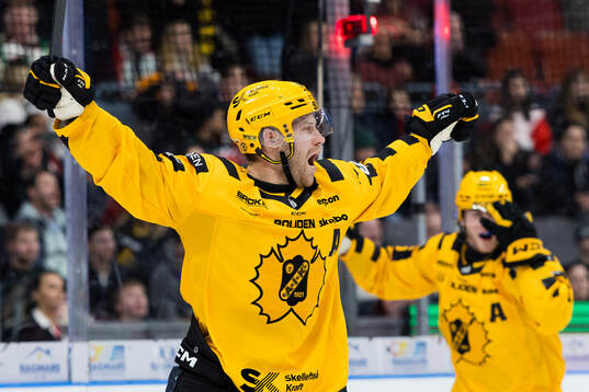 Skellefteås Oscar Lindberg jublar