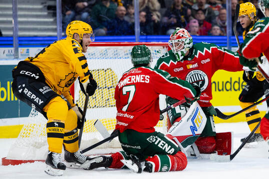 Skellefteås Oscar Lindberg gör 3-3 på Frölundas