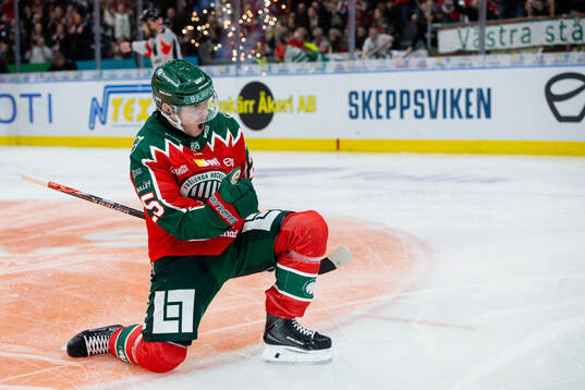 Frölundas Arttu Ruotsalainen jublar