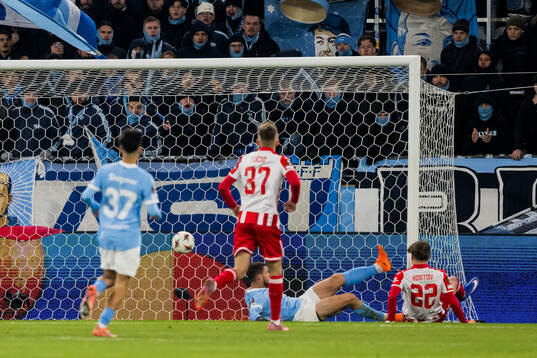 Vasilije Kostov of Crvena Zvezda scores the 0-1 goal