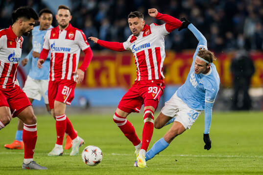 Rade Krunic of Crvena Zvezda and Erik Botheim of Malmö FF