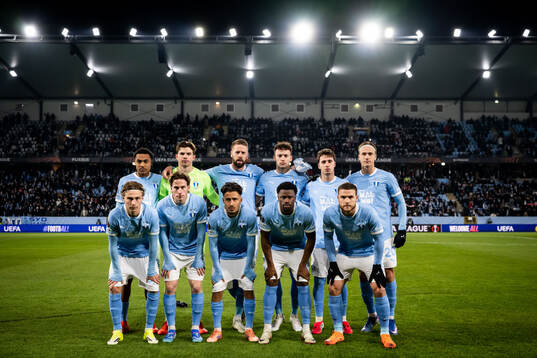 The starting eleven of Malmö FF pose for a picture