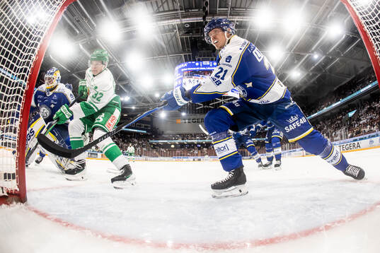 Leksands målvakt Marcus Gidlöf och Rögles Isac Solberg