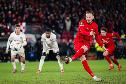 Joachim Soltvedt of Brann scores the 3-3 goal
