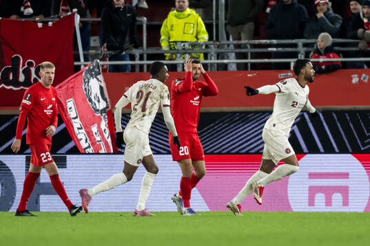 Júnior Brumado celebrates