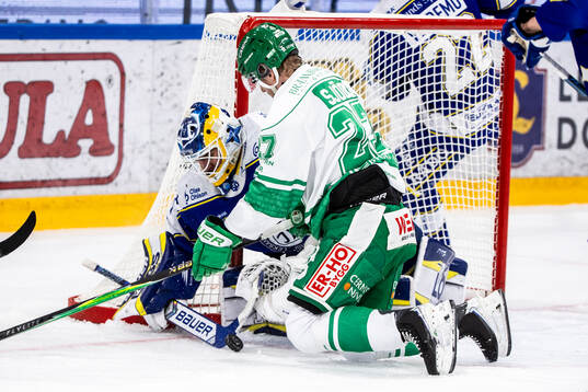 Leksands målvakt Marcus Gidlöf och Rögles Linus Sjödin