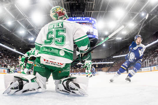 Rögles målvakt Christoffer Rifalk och Leksands Arvid Eljas