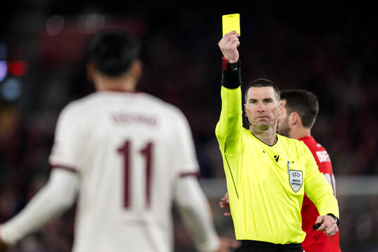 Referee Georgi Kabakov