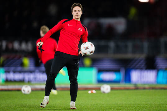 Felix Horn Myhre of Brann warms up