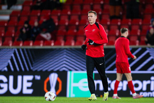 Joachim Soltvedt of Brann warms up