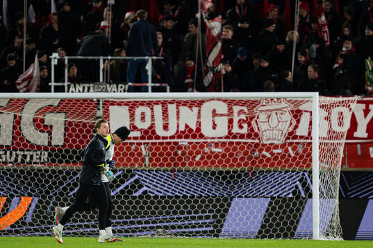 Goalkeeper Mathias Dyngeland of Brann warms up