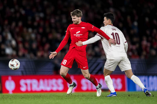 Jacob Sørensen of Brann and Guesung Cho of Midtjylland