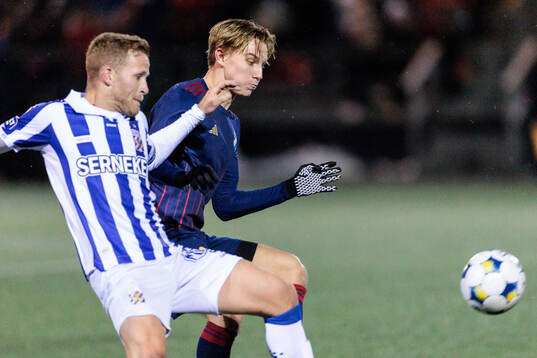 IFK Göteborgs Jonas Bager och Östers IFs Linus Carlstrand