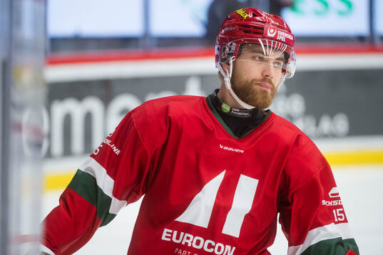 Modos Jacob Bjerselius innan ishockeymatchen i