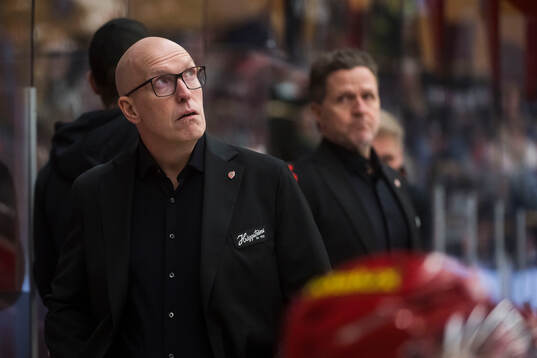 Modos huvudtränare Fredrik Andersson deppar