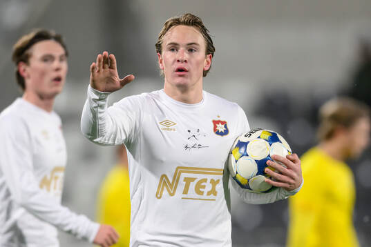 Örgrytes Månz Karlsson jublar