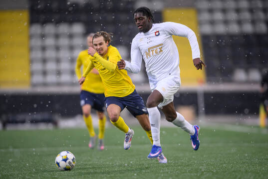 Ljungskiles Emilio Reljanovic och Örgrytes Michael Parker