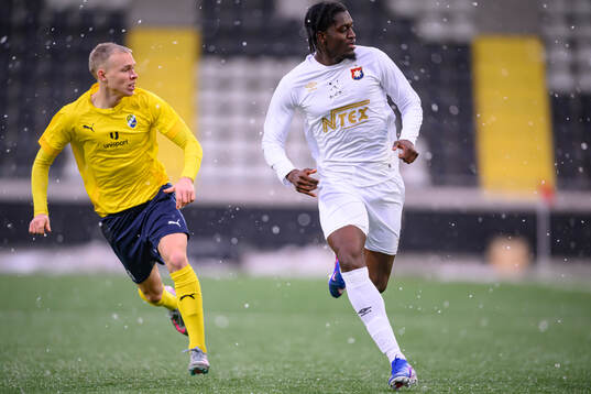 Ljungskiles Jonathan Liljedal och Örgrytes Michael Parker