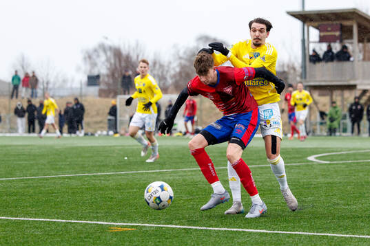Tvååkers David Gustafsson och Falkenbergs Mergim Laci