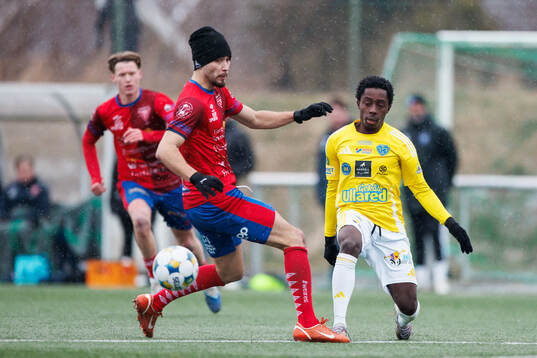 Tvååkers Alfred Ajdarevic och Falkenbergs Kevin Injehu