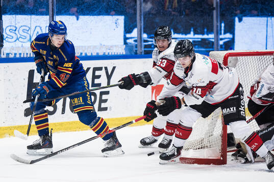 Djurgårdens Theo Stockselius och Malmö Redhawks Fredrik