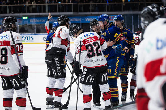Djurgårdens Colby Sissons och Malmö Redhawks spelare