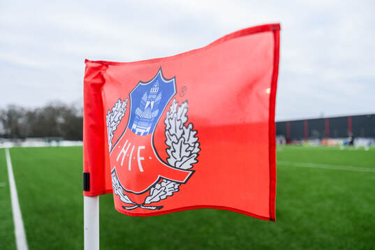 En hörnflagga med Helsingborgs klubbmärke
