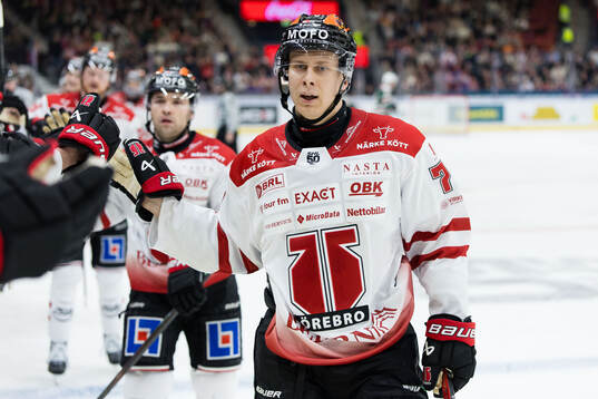 Örebros Jesse Ylönen jublar