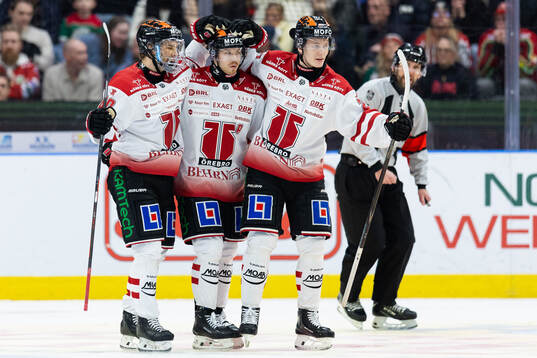 Örebros Kalle Kossila jublar