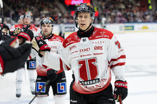 Örebros Jesse Ylönen jublar