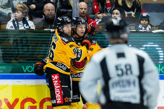 Luleås Pontus Andreasson jublar med Mathias Bromé