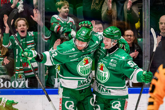 Rögles Lubos Horky och Felix Nilsson jublar
