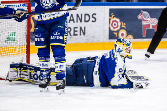 Leksands målvakt Marcus Gidlöf deppar