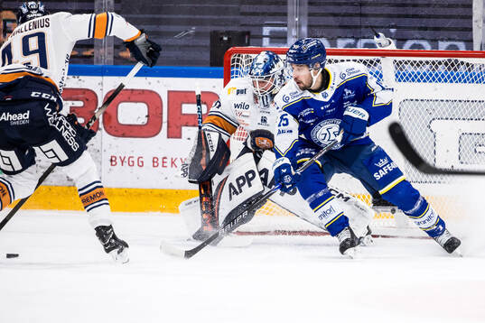 Växjös målvakt Adam Åhman och Leksands Max Veronneau