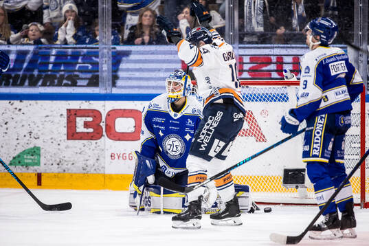 Leksands målvakt Marcus Gidlöf deppar