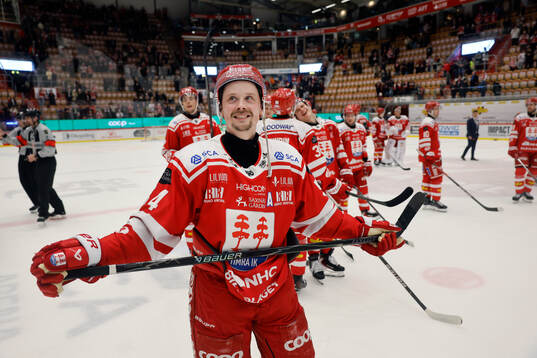 Timrås Jonathan Dahlén jublar