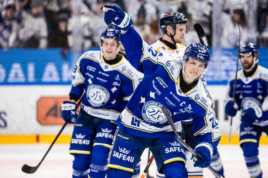Leksands Lukas Vejdemo jublar