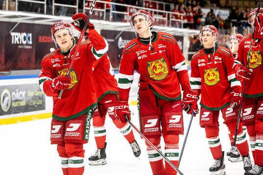 Moras spelarna jublar