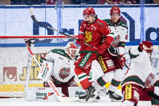 Modos målvakt Adam Werner och Moras Ethan De Jong och
