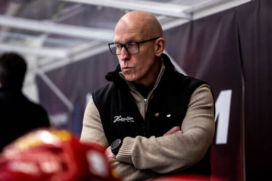 Modos huvudtränare Fredrik Andersson