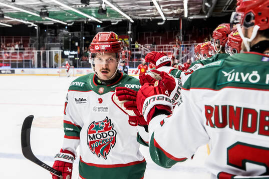 Modos Linus Andersson jublar